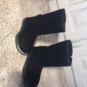 Jumping Beings girls black boots.